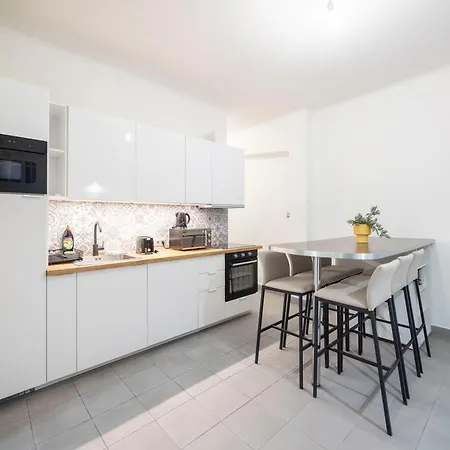 Deluxe & Cozy King St In The Heart Of